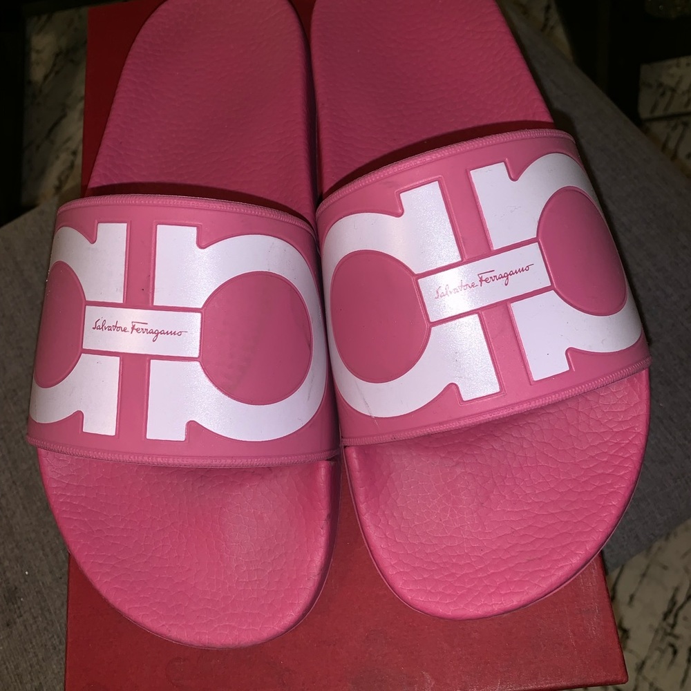 Ferragamo Groove Slides(Pink)